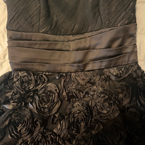 WHBM Black Strapless Rosette Ribbons Cocktail Dress Size 0 - Picture 3 of 5